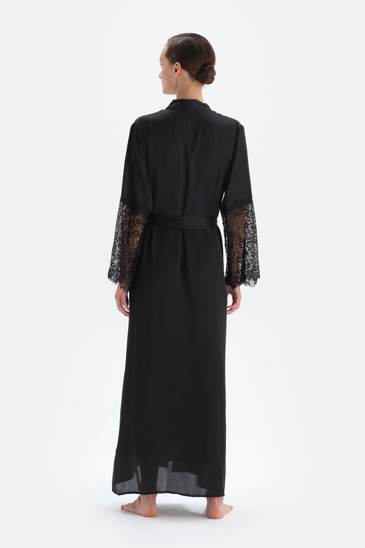 BLACK ROBE