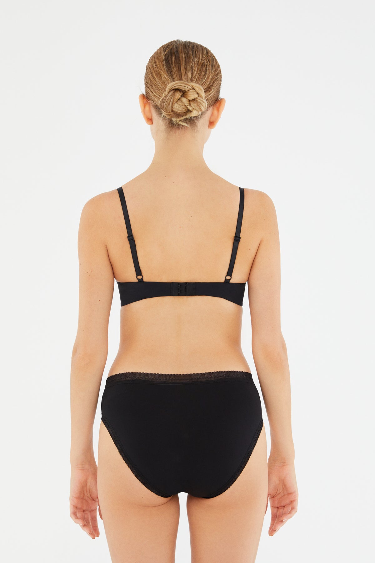 BLACK BRA