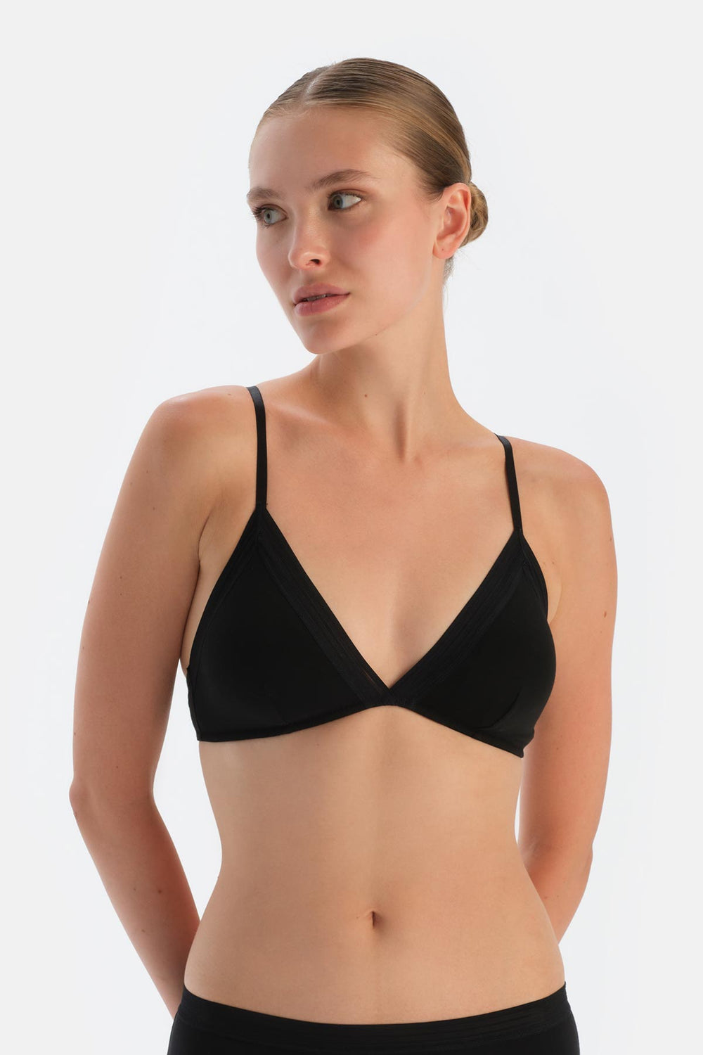 Siyah Basic Üçgen Formlu Soft Sütyen