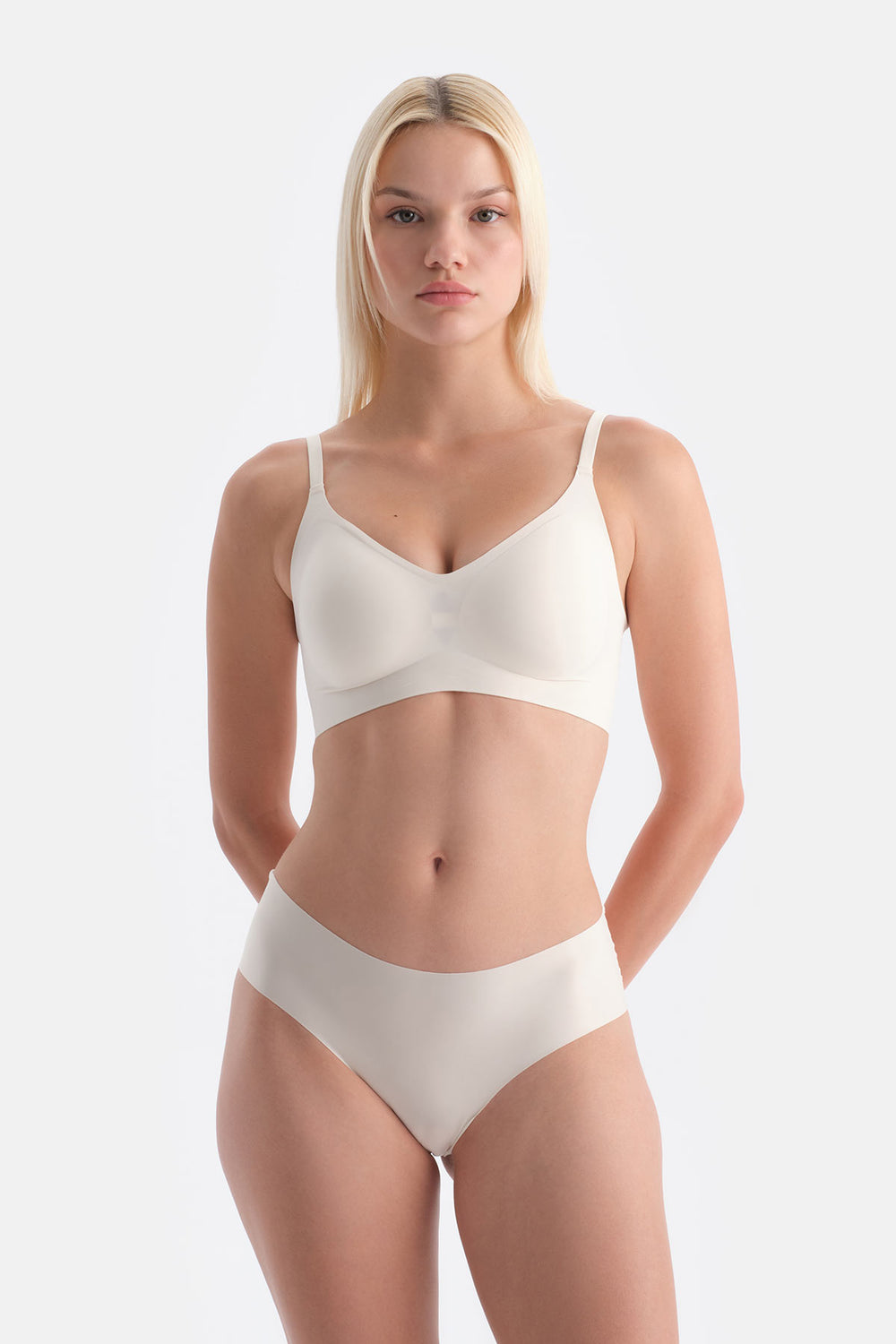 Ekru Sonya Balensiz Dikişsiz Sütyen