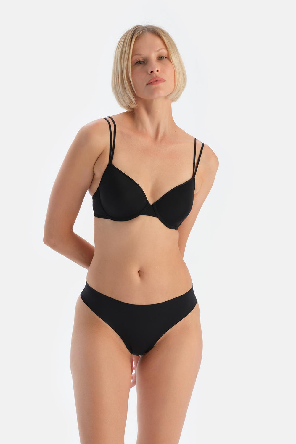 BLACK BRA
