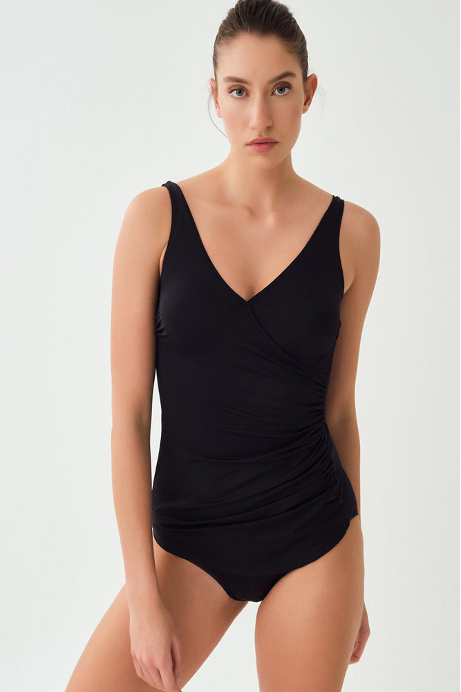 BLACK SWIMSUIT