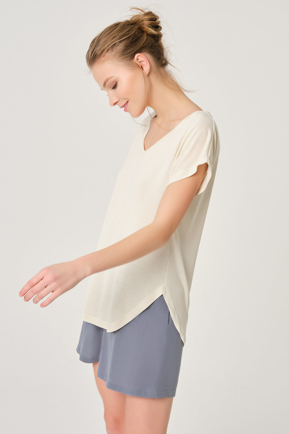 WHITE T-SHIRT