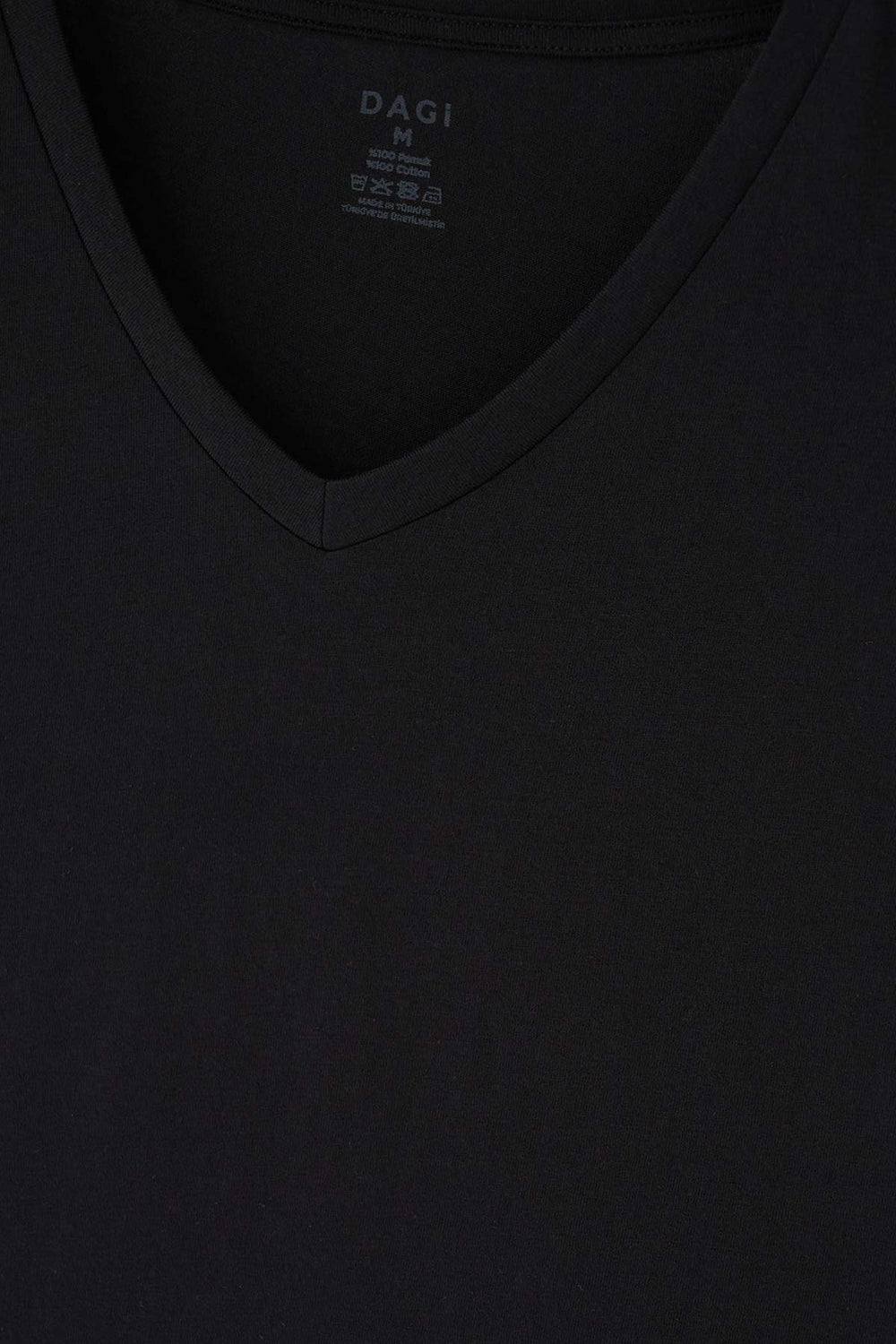 BLACK T-SHIRT