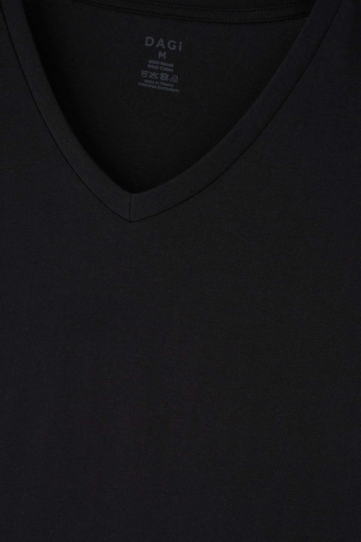 BLACK T-SHIRT