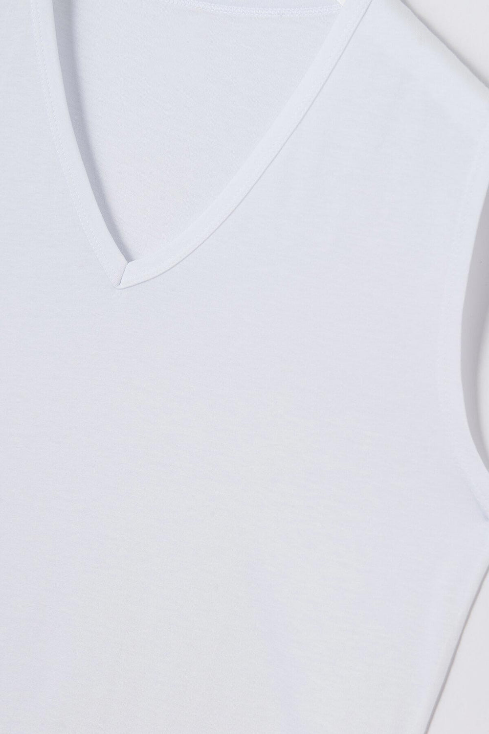 WHITE  T-SHIRT SLEEVLESS