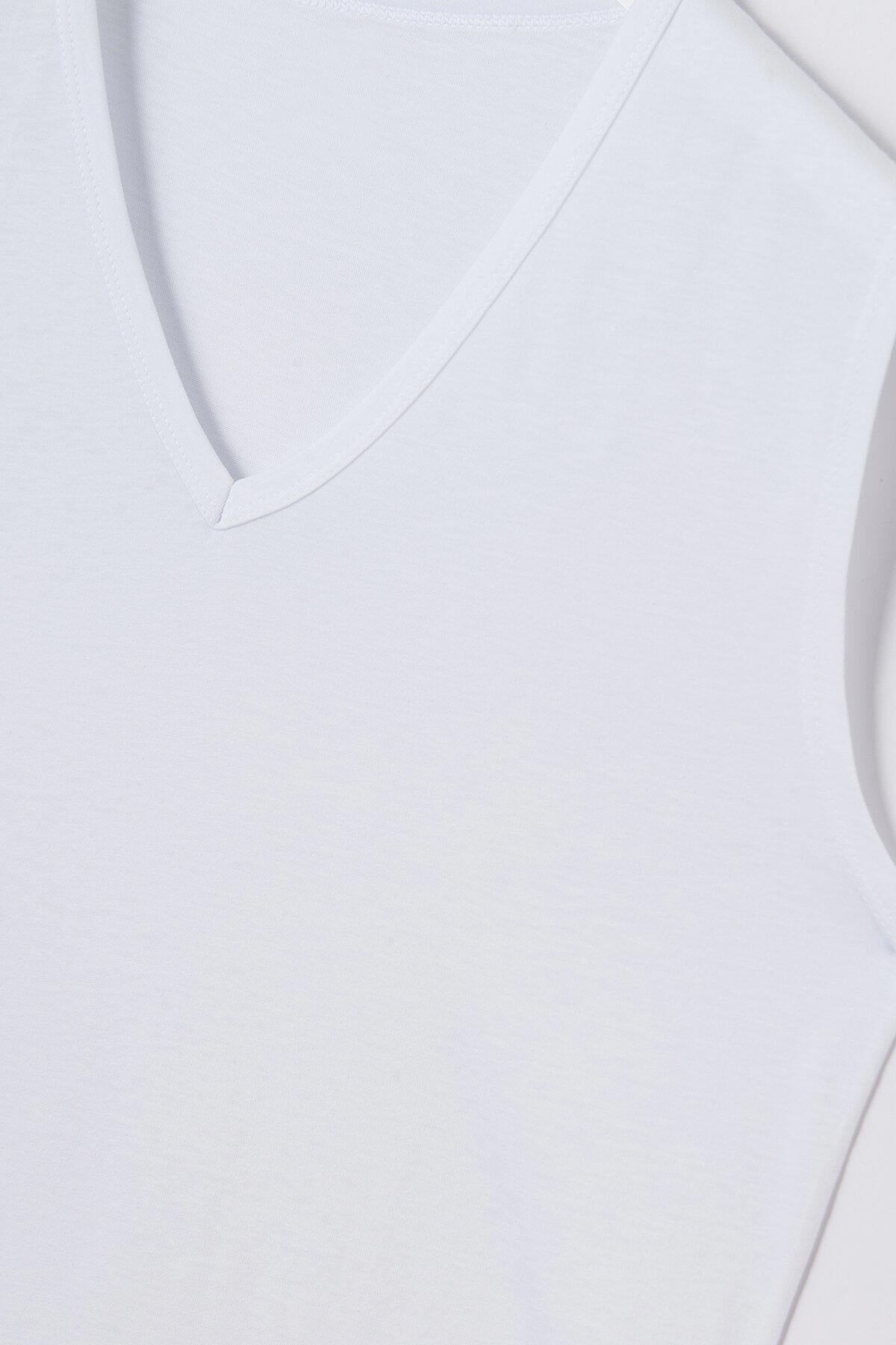 WHITE  T-SHIRT SLEEVLESS