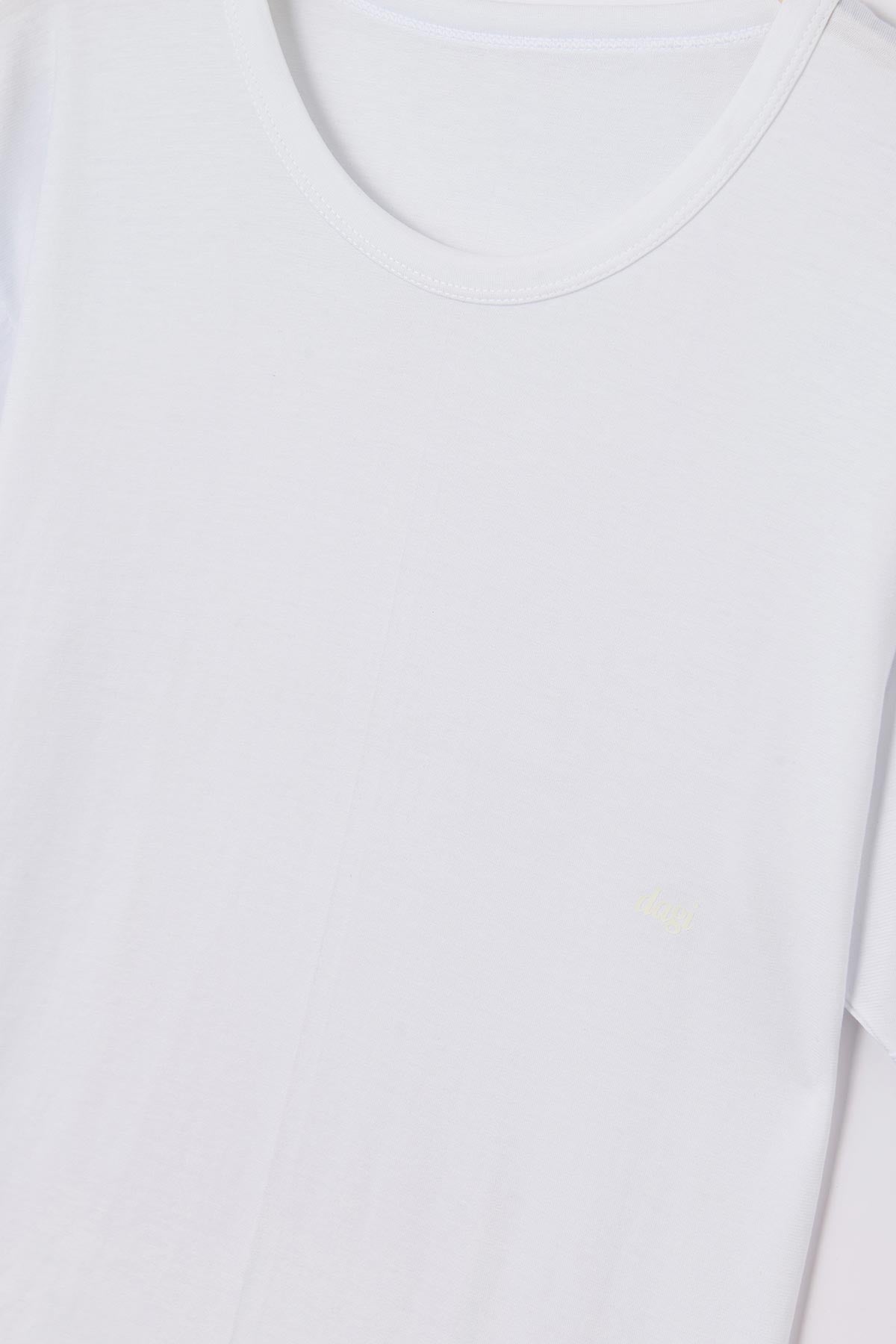 WHITE T-SHIRT