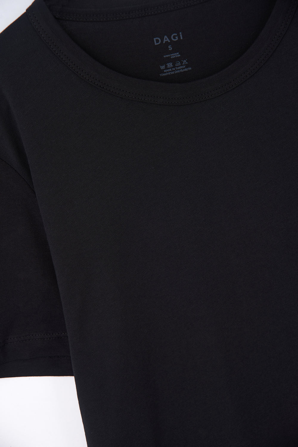 BLACK T-SHIRT