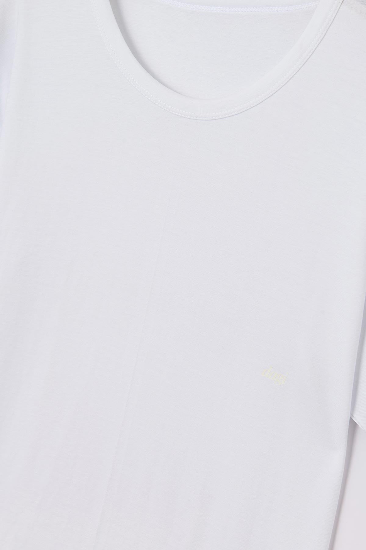 WHITE T-SHIRT