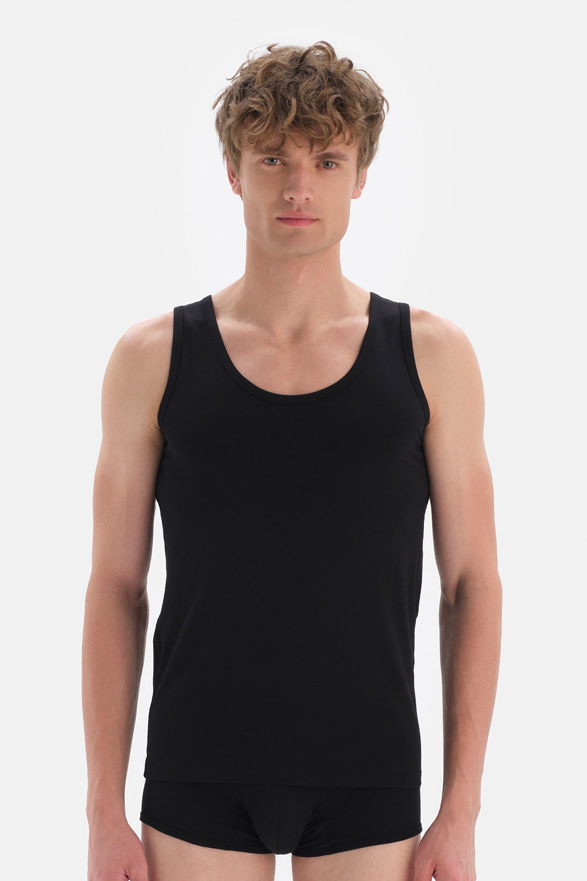 BLACK TANKTOP