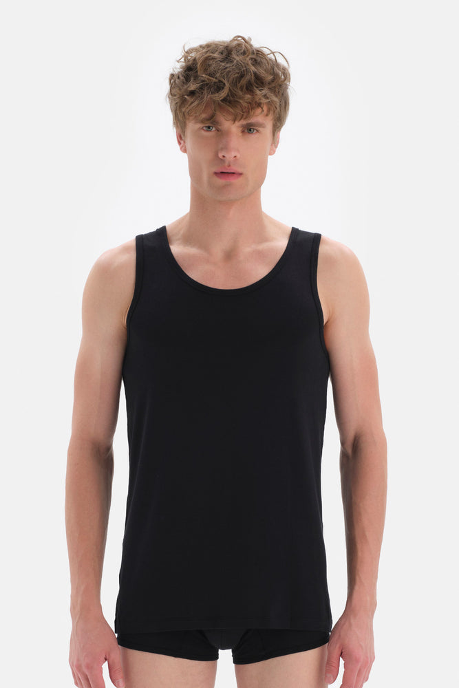 BLACK TANKTOP