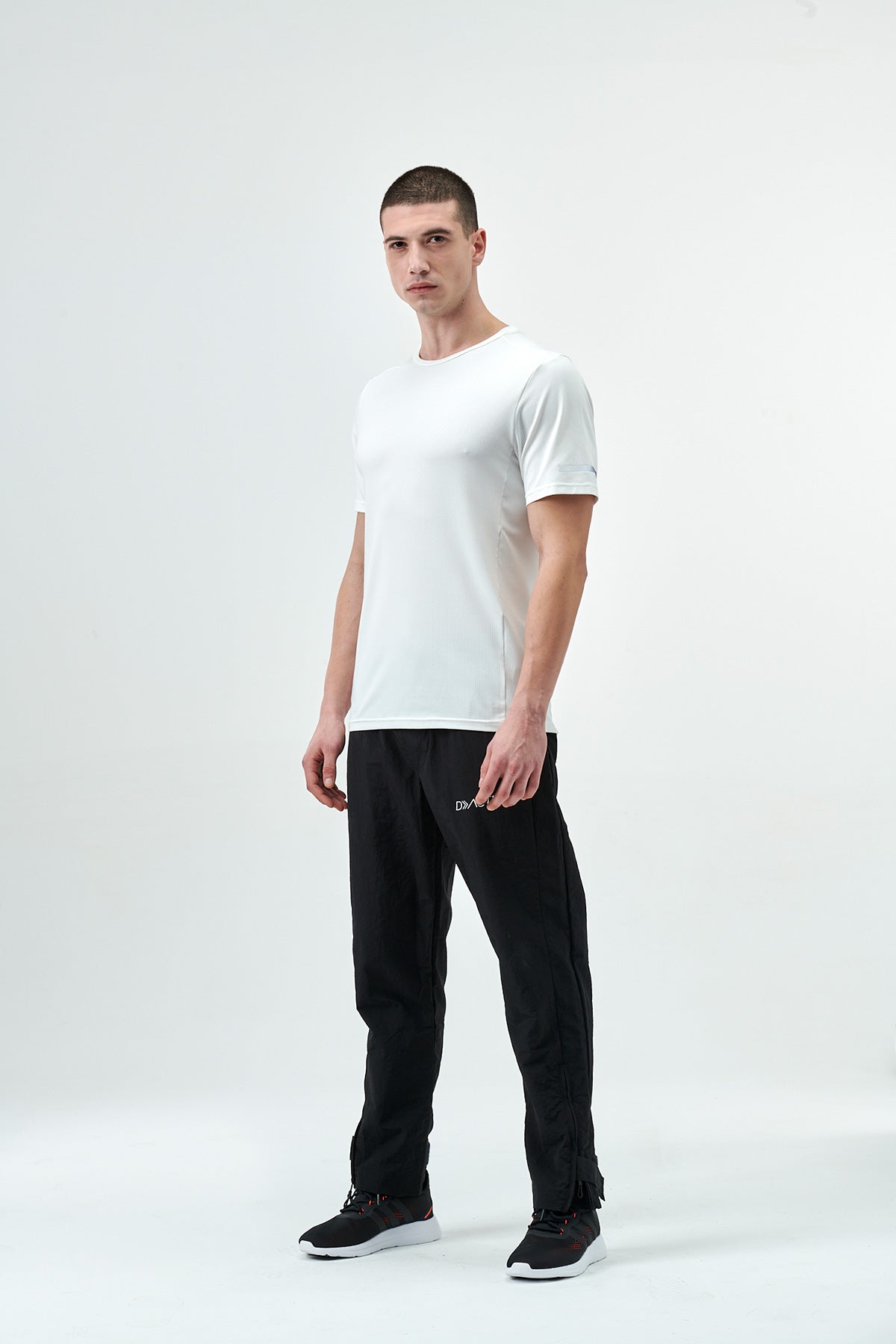 WHITE T-SHIRT