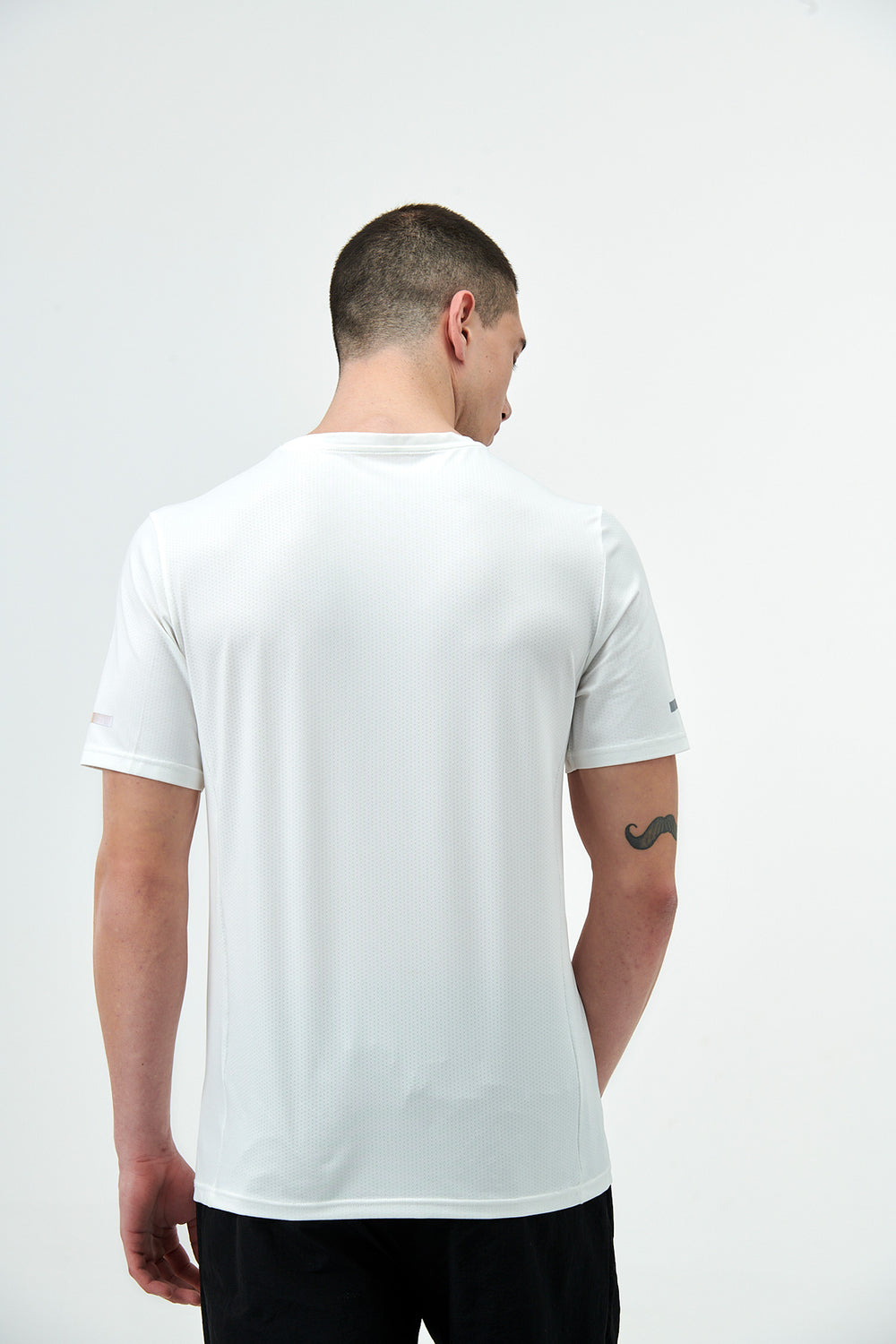 WHITE T-SHIRT