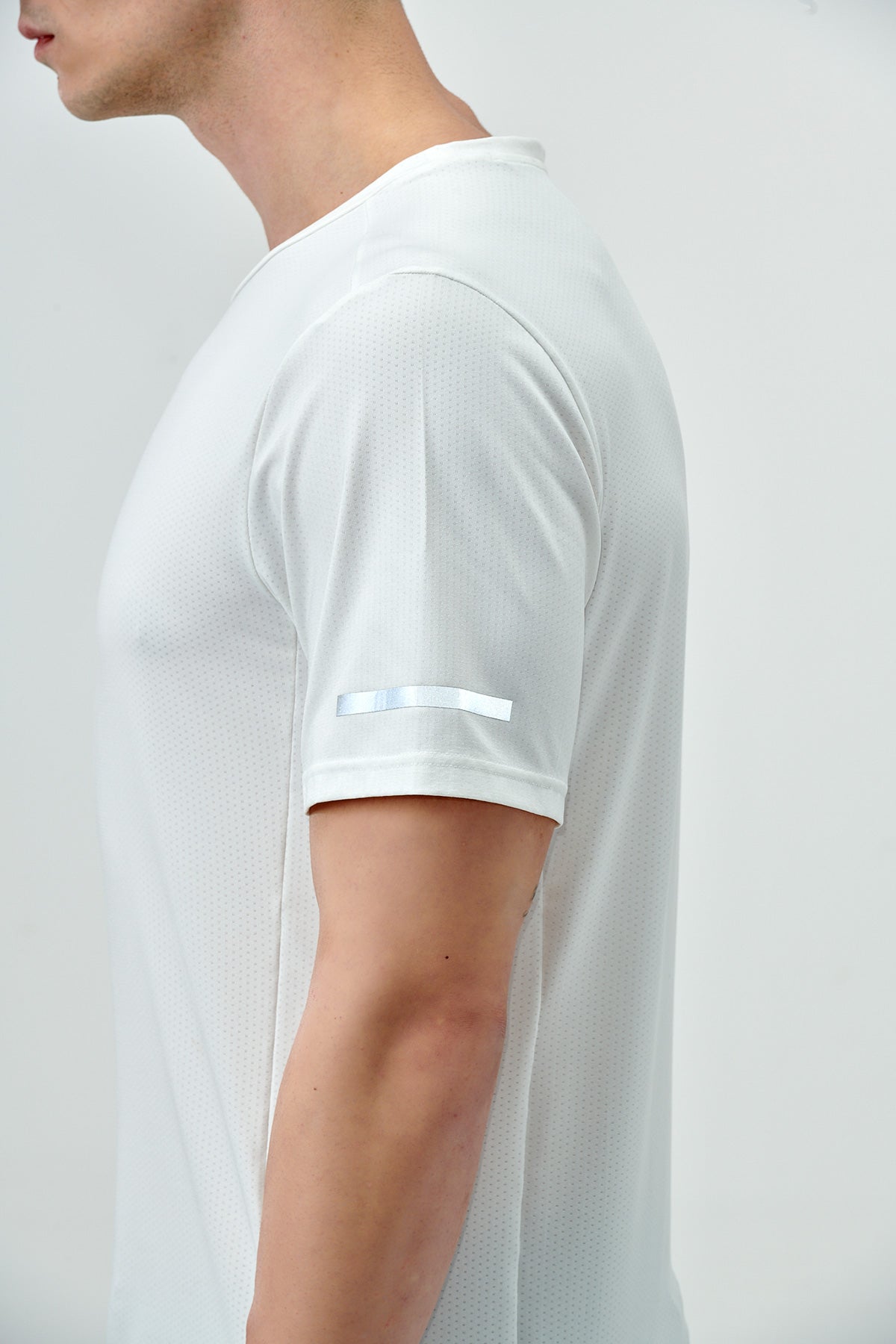 WHITE T-SHIRT