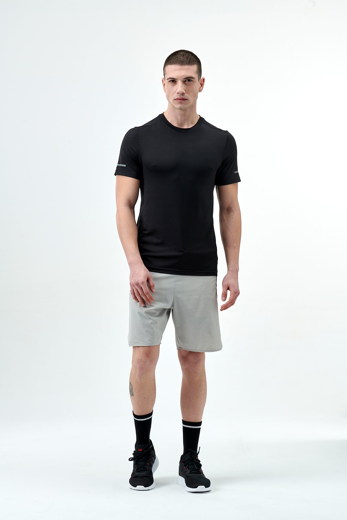 BLACK T-SHIRT