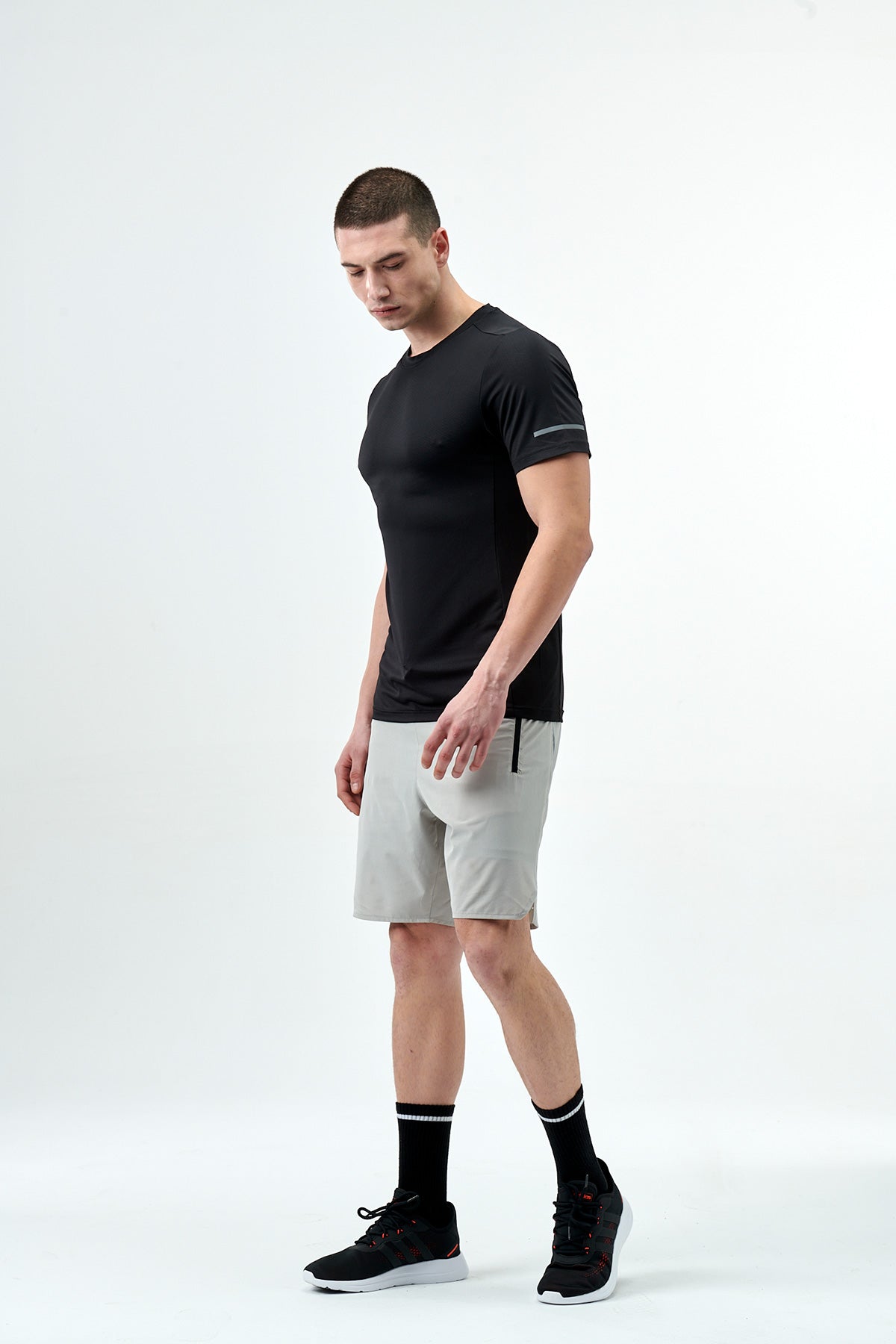 BLACK T-SHIRT