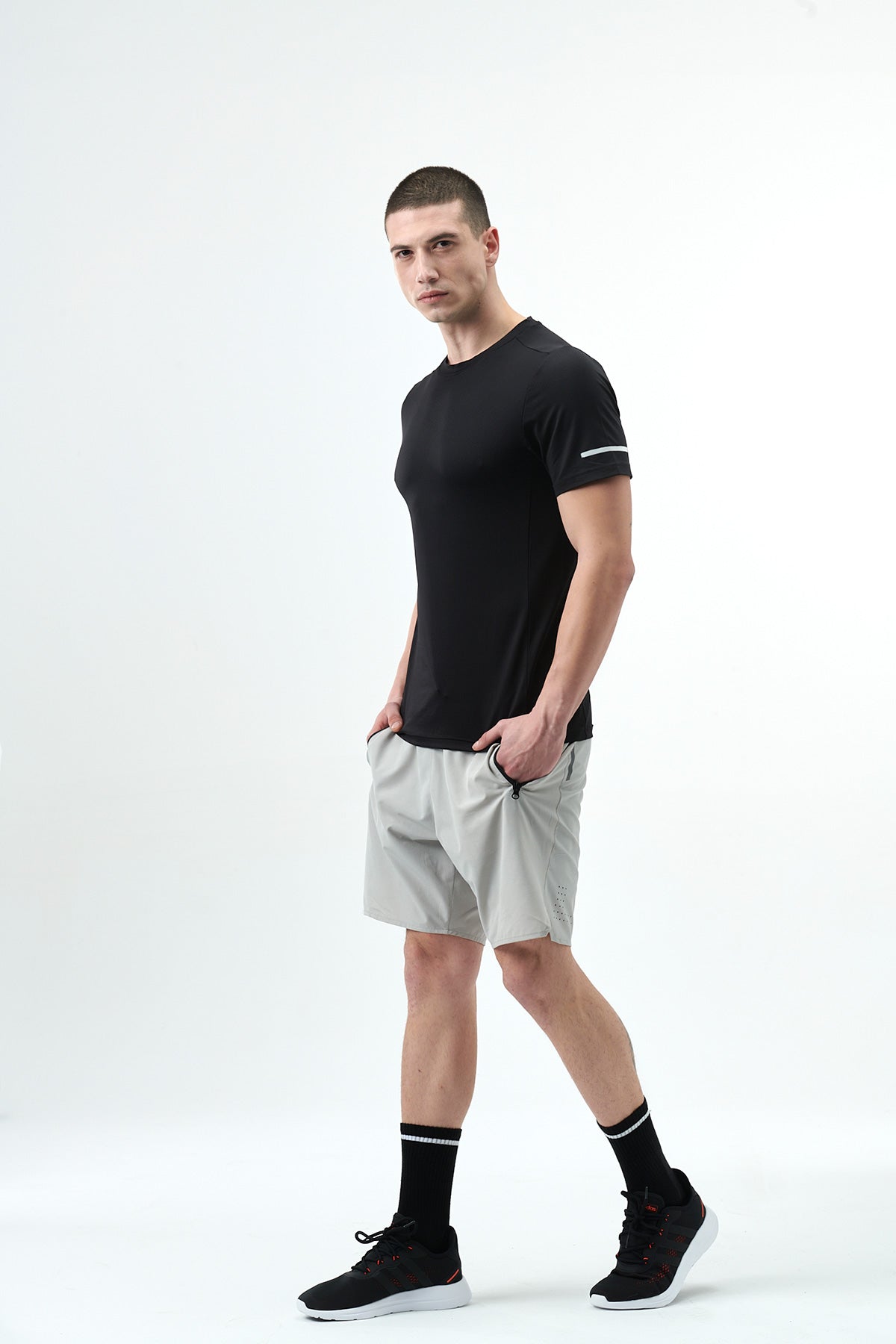 BLACK T-SHIRT