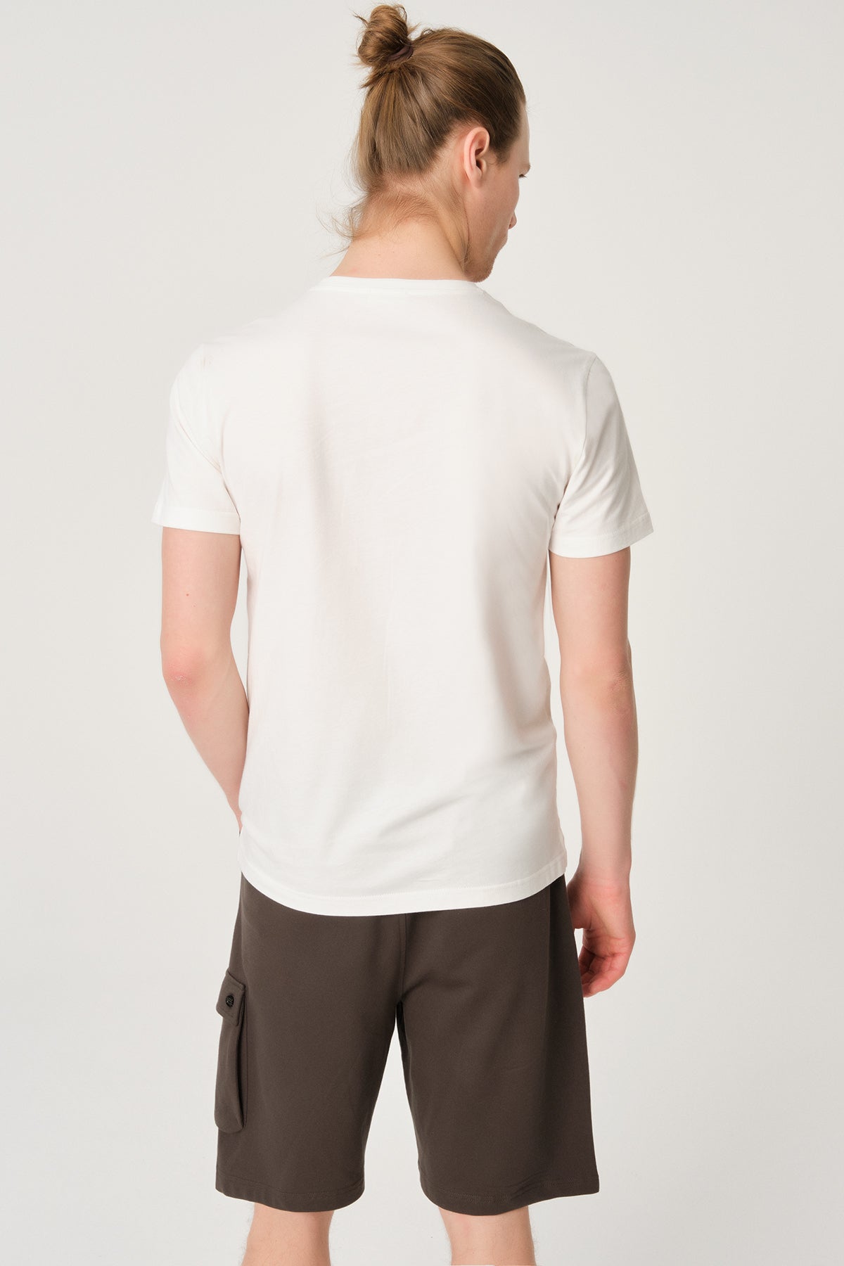 Ekru V Yaka Erkek T-Shirt