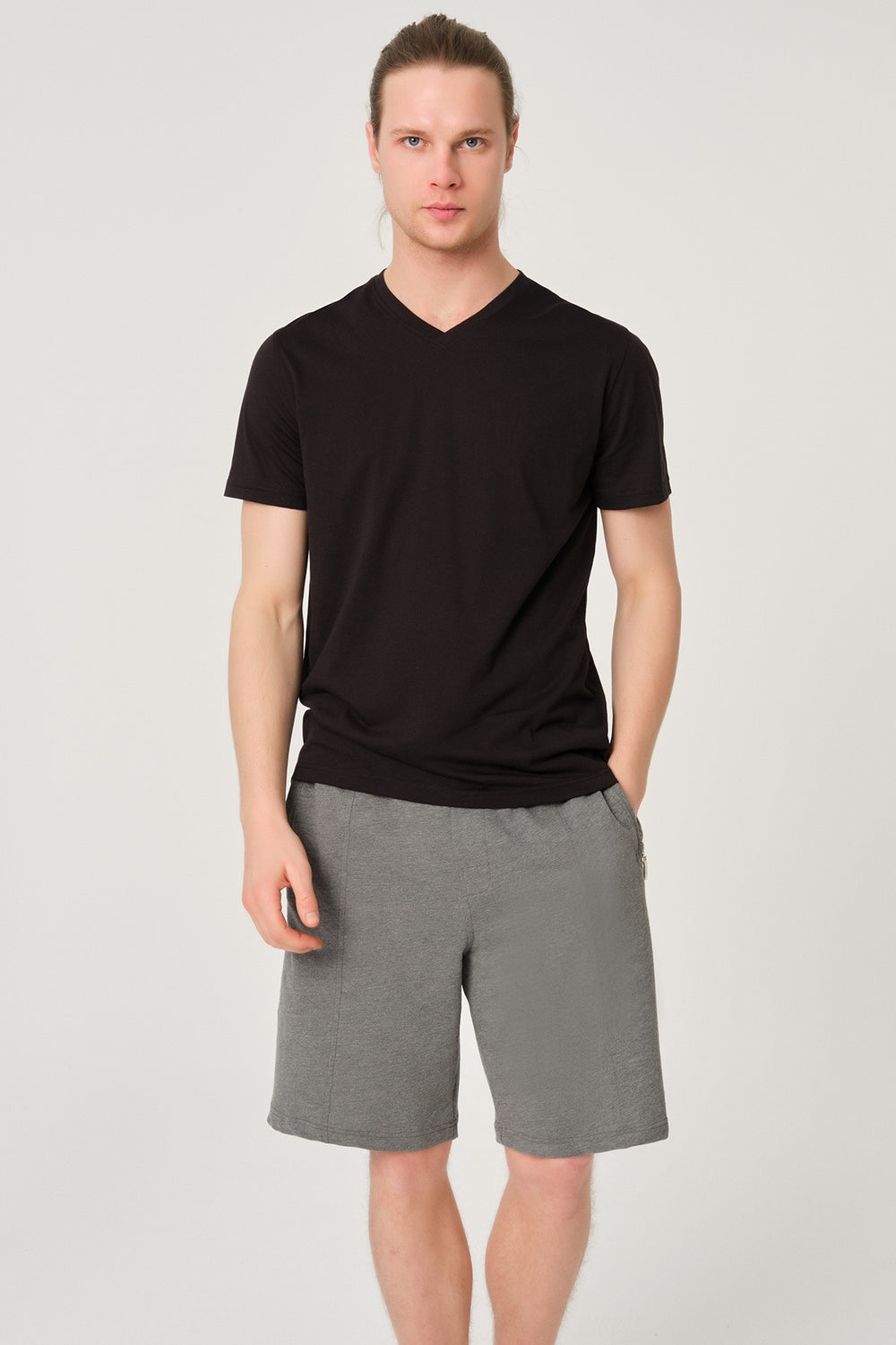 Siyah V Yaka Erkek T-Shirt