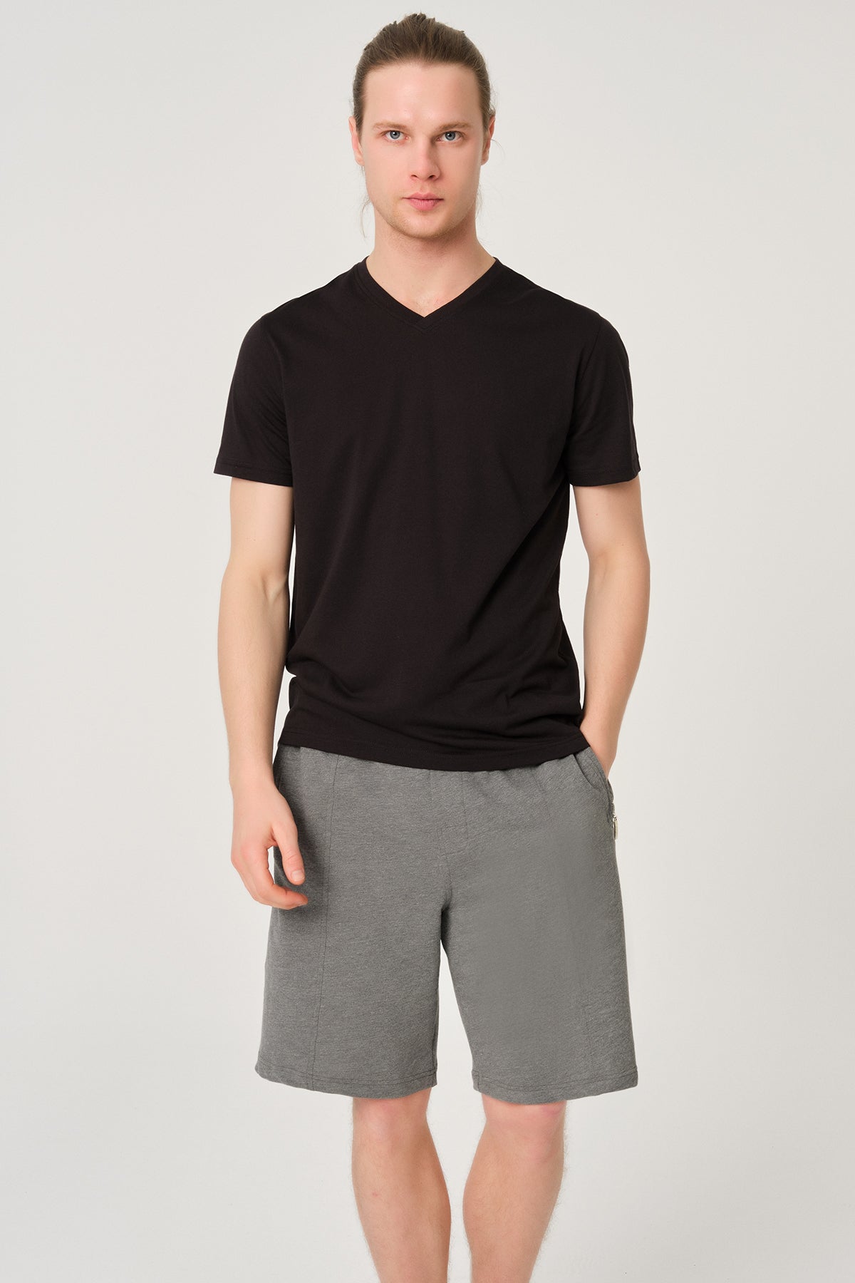 Siyah V Yaka Erkek T-Shirt