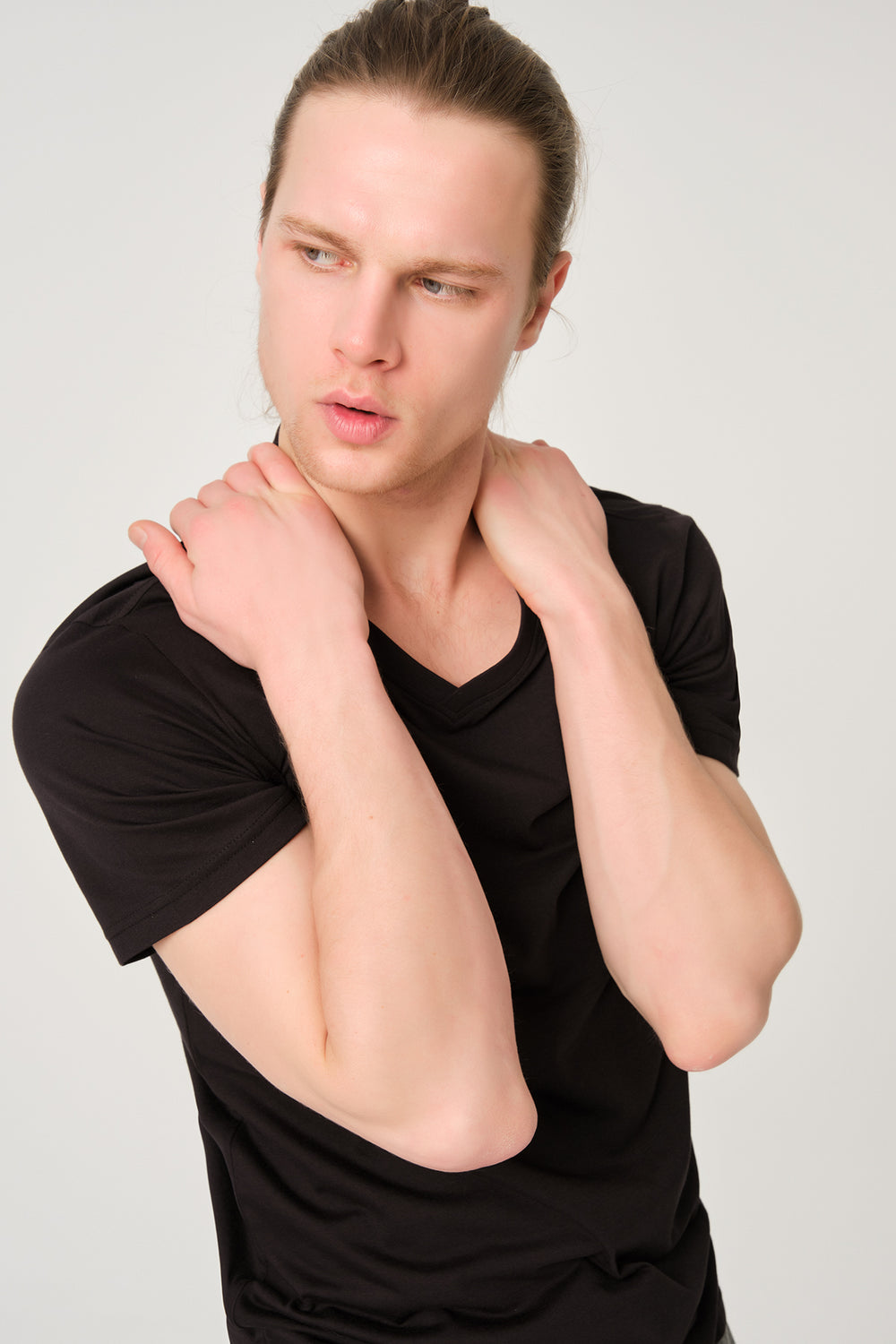 Siyah V Yaka Erkek T-Shirt